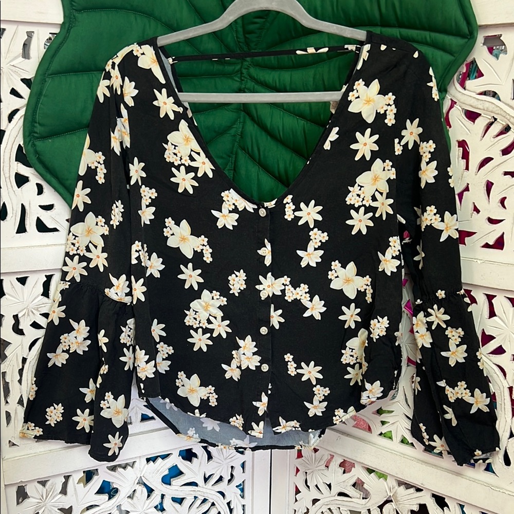 Paradise Now long sleeve button up black plumeria shirt, flare sleeves. Size M
